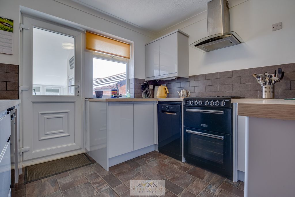 Property photo 3 of 27 Kitchen 1.1