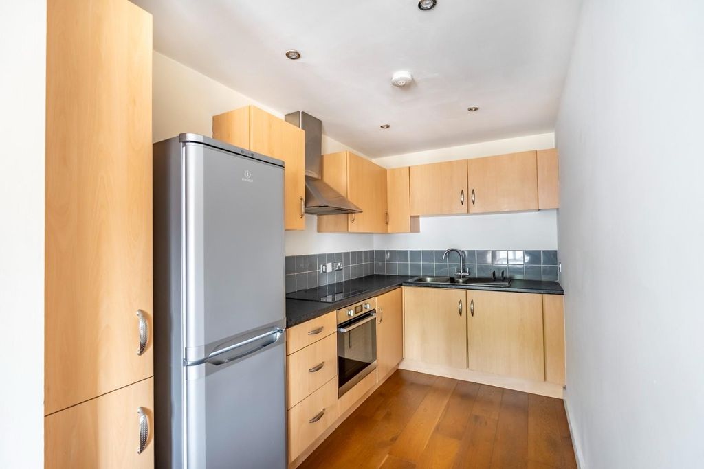Property photo 3 of 17 Kitchen