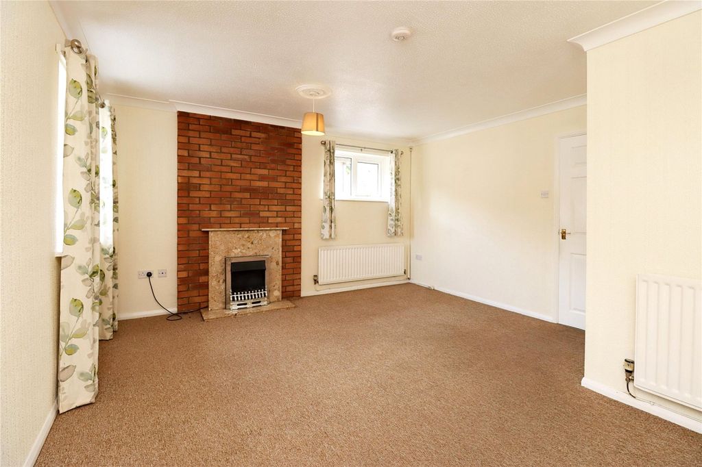 Property photo 3 of 7 Lounge