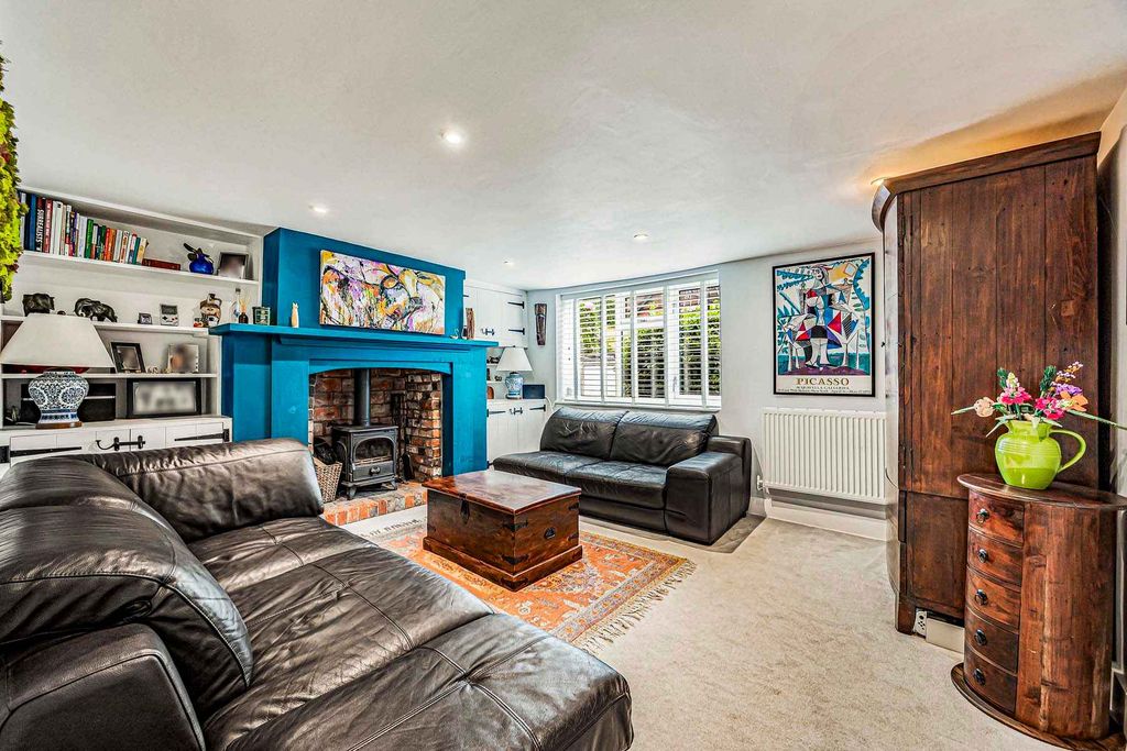 Property photo 2 of 20