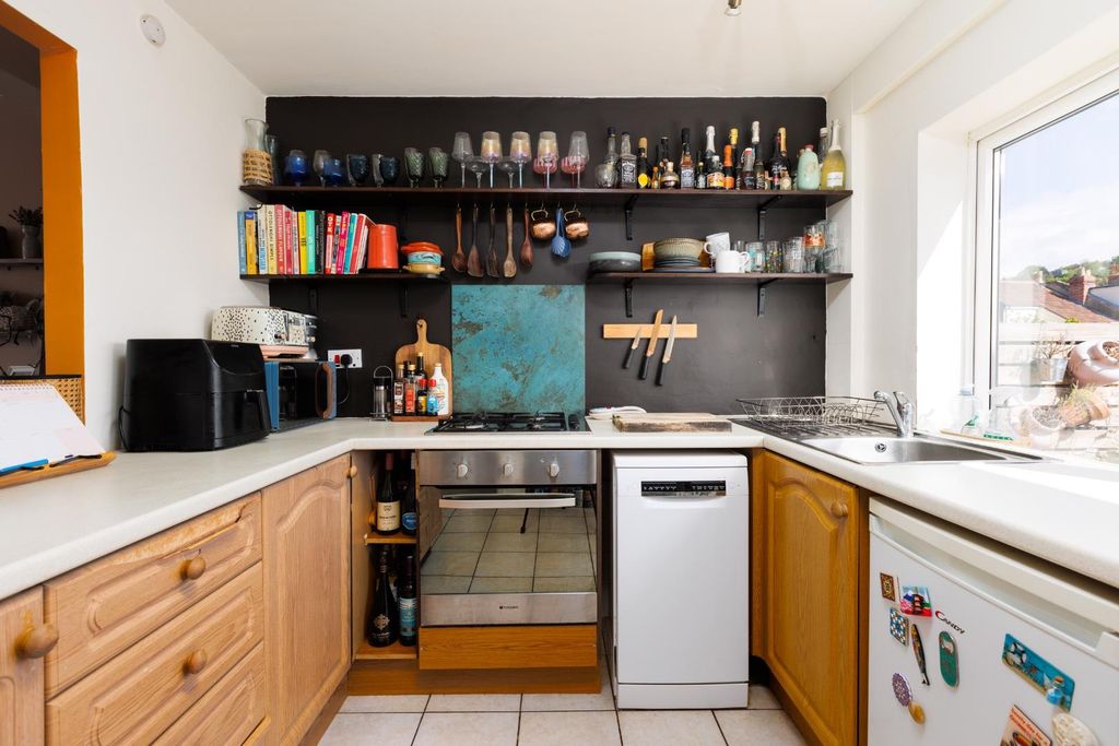 Property photo 2 of 27 Flat 5 Lovelinch Gardens-13.Jpg