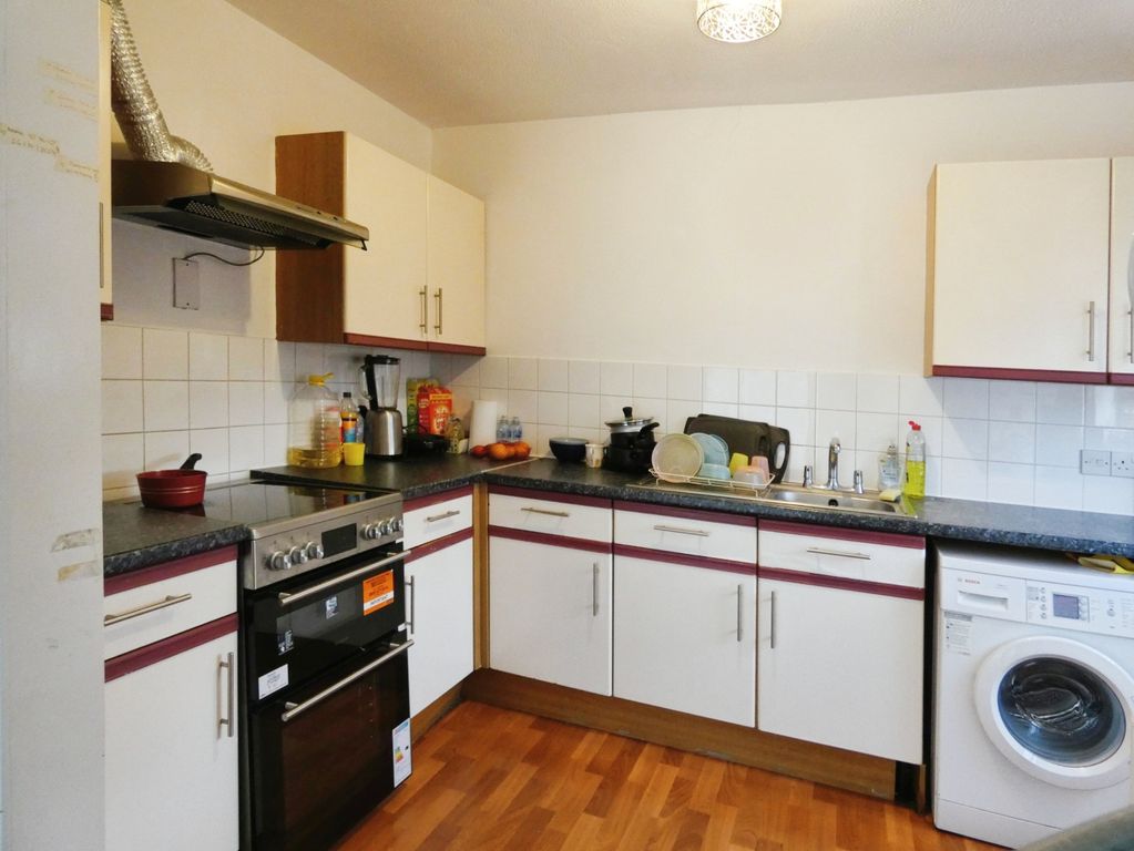 Property photo 3 of 6 Kitchen