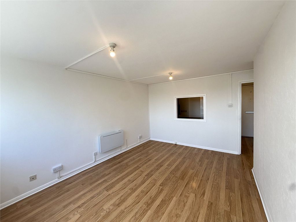 Property photo 2 of 11 Picture No. 33