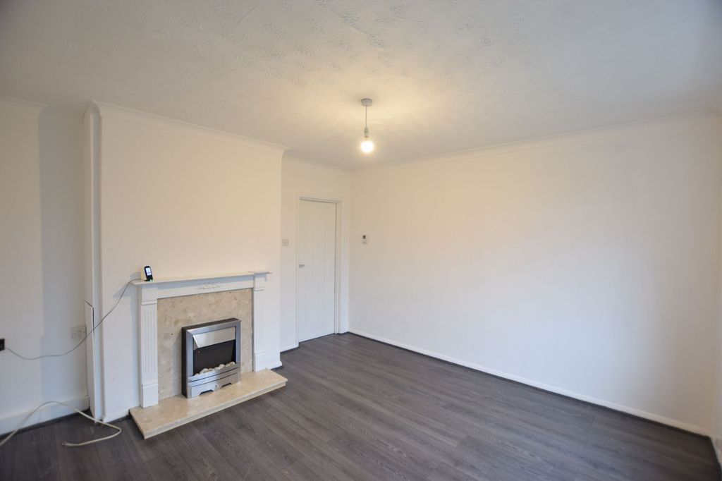 Property photo 3 of 10 Living Room