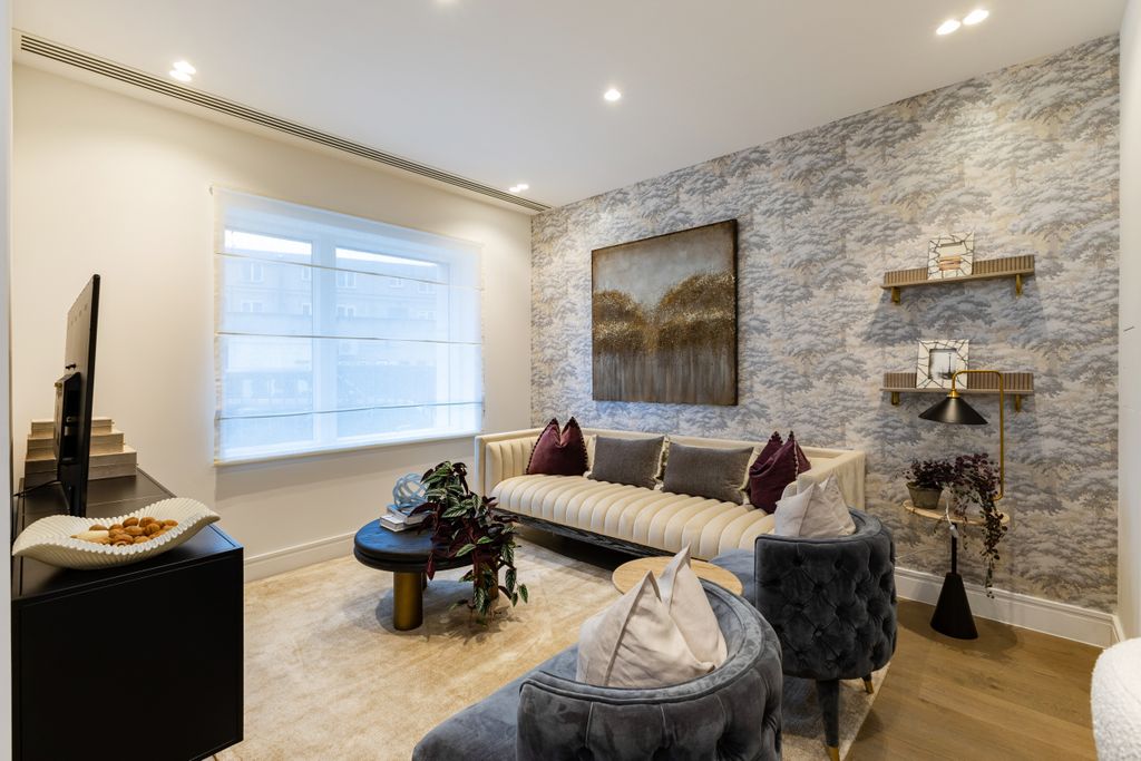 Property photo 3 of 10 100546_Chiswickgreen 414 Chiswick High Road (4).Jpg