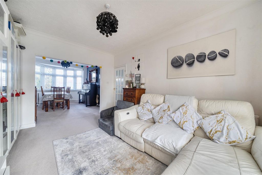 Property photo 2 of 20 1405230-19-69834392cc92B.Jpg