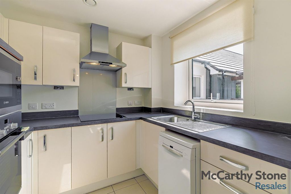 Property photo 2 of 12 Kitchen