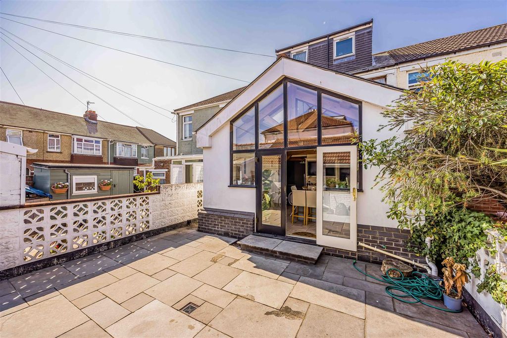 Property photo 3 of 27 Burrfields Road, Copnor-Small-Porticomarketing-Nex