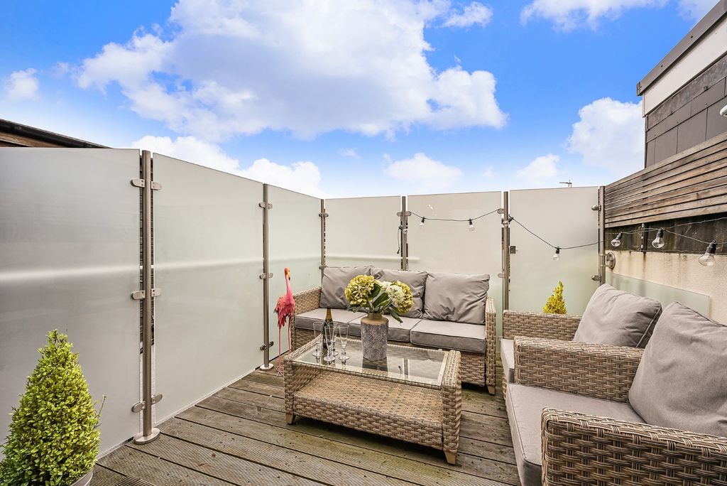 Property photo 2 of 13 Roof Terrace