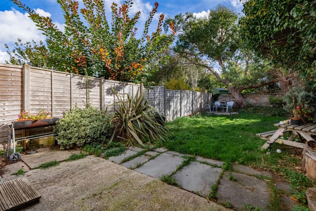 Property photo 2 of 10 Garden