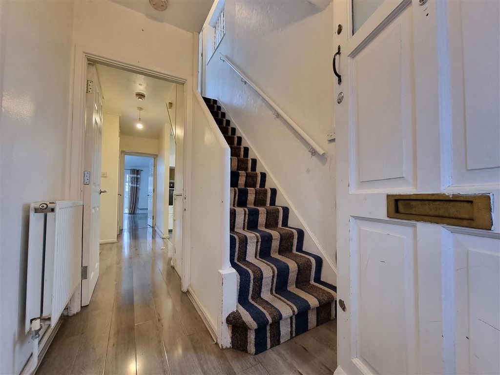 Property photo 2 of 26