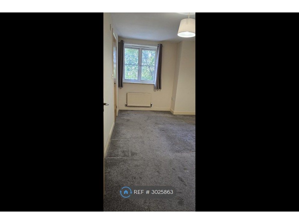 Property photo 2 of 17 Master Bedroom