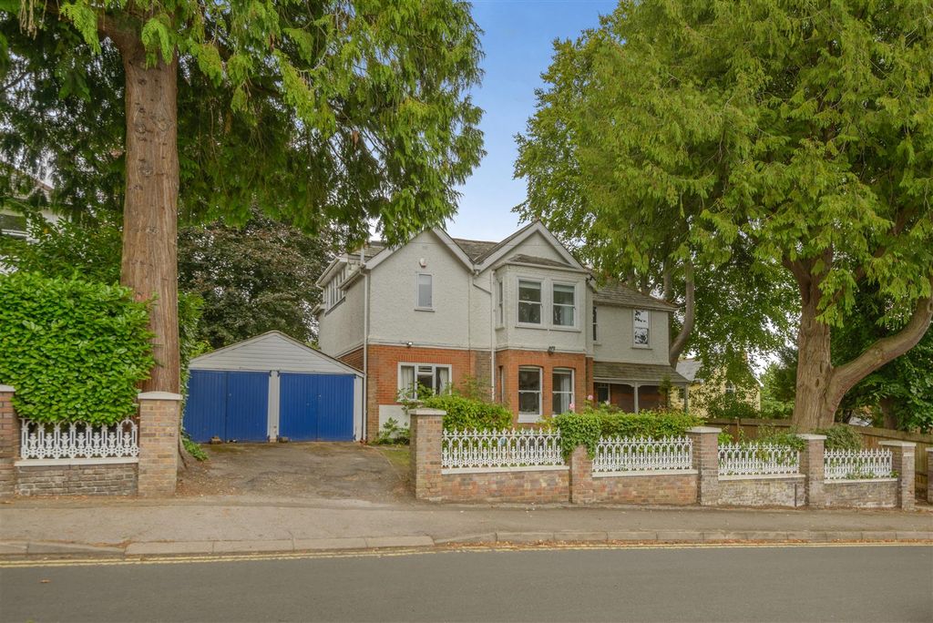 Property photo 1 of 13 8658288-Exterior09.Jpg