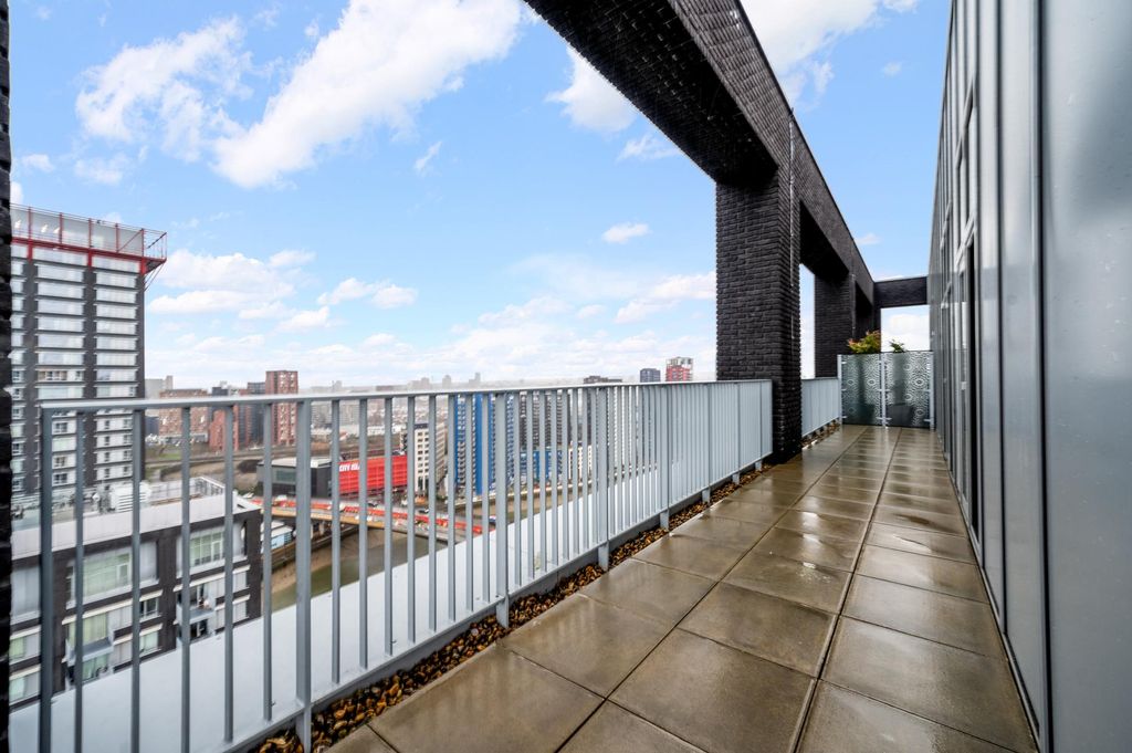 Serapis House, Goodluck Hope Walk, London E14, 3 bed flat for sale, £ ...
