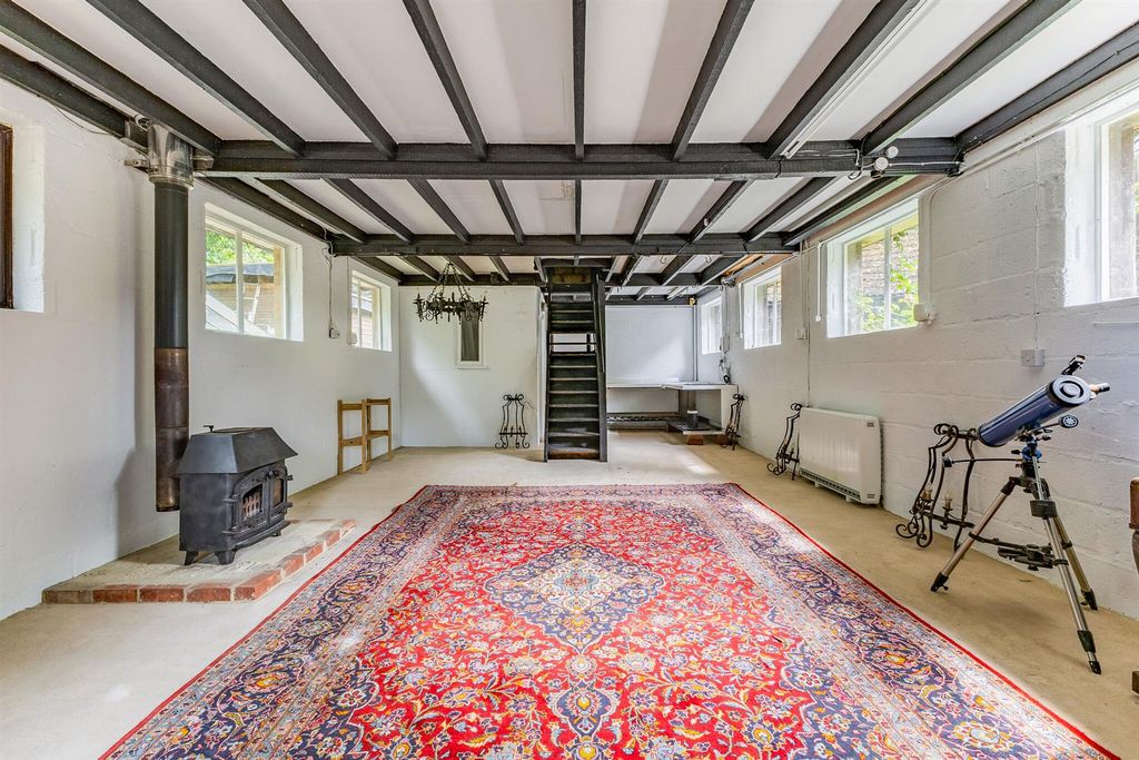 Property photo 2 of 14 109707_Campbell Park Fernhurst Road (36)_Low.Jpg