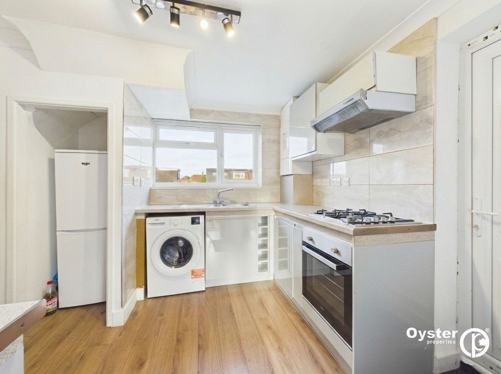 Property photo 3 of 12 Kitchen