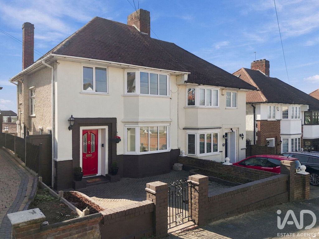 Property photo 1 of 32