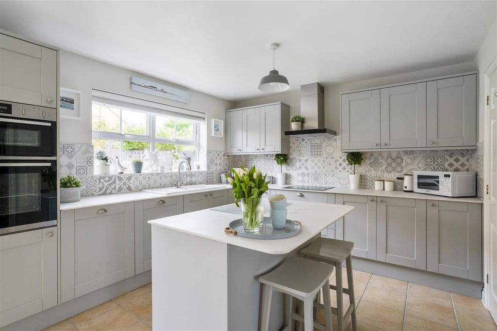 Property photo 3 of 16 Kitchen