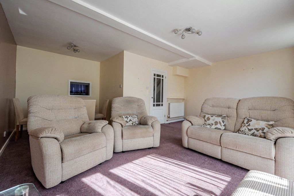 Property photo 3 of 12 Picture No. 27