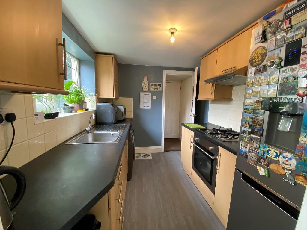 Property photo 3 of 12 Kitchen
