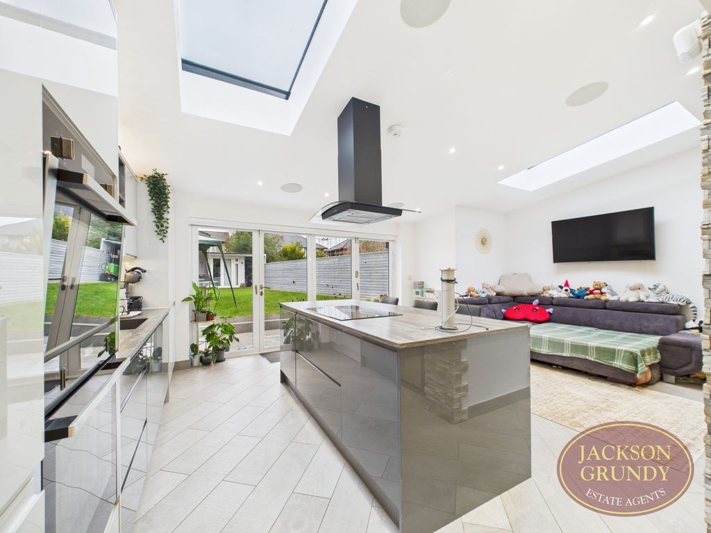 Property photo 3 of 15 Ashcroft Gardens