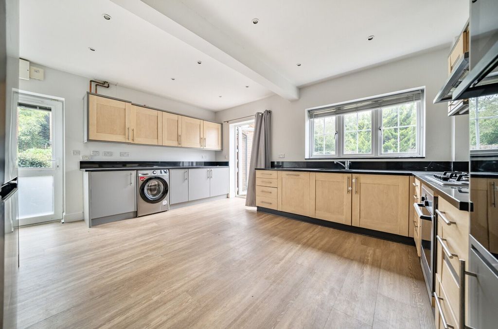 Property photo 2 of 26 Kitchen