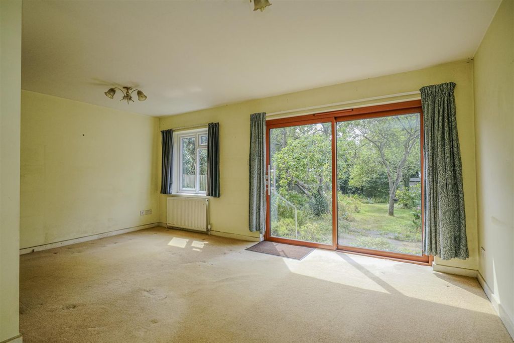 Property photo 3 of 23 Lounge.Jpg