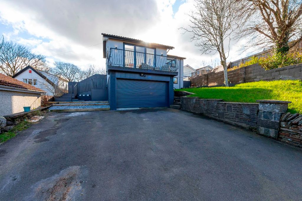 Property photo 2 of 31