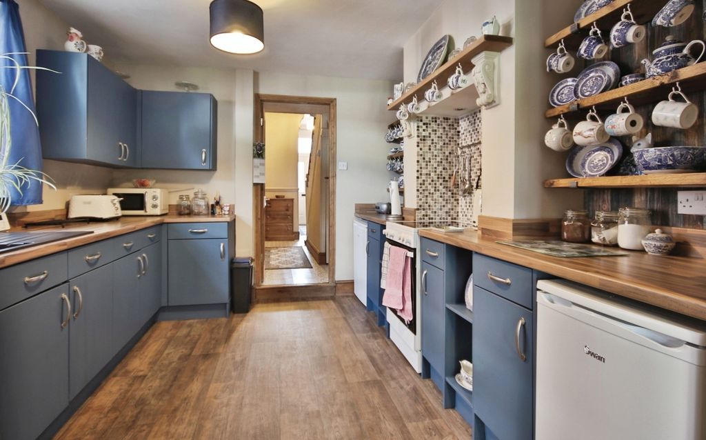 Property photo 3 of 16 4301696