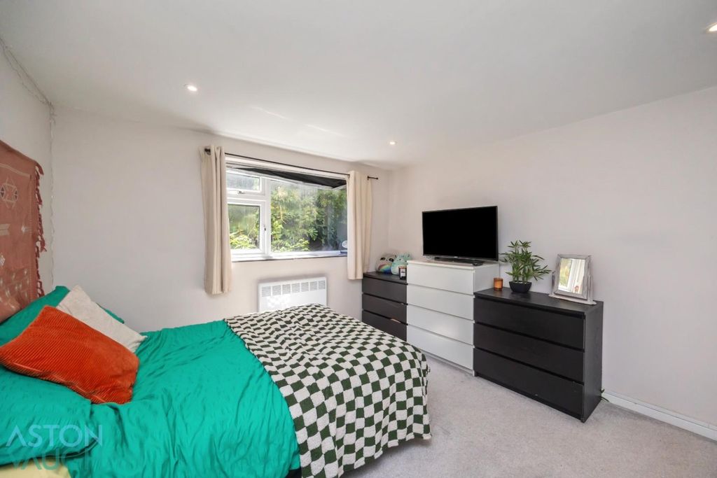 Property photo 2 of 11 4624021