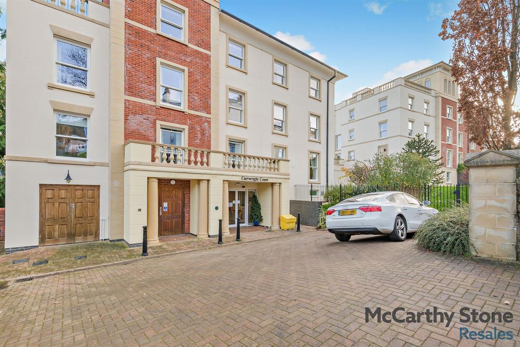 Property photo 1 of 16 8671675-Exterior05-800.Jpg