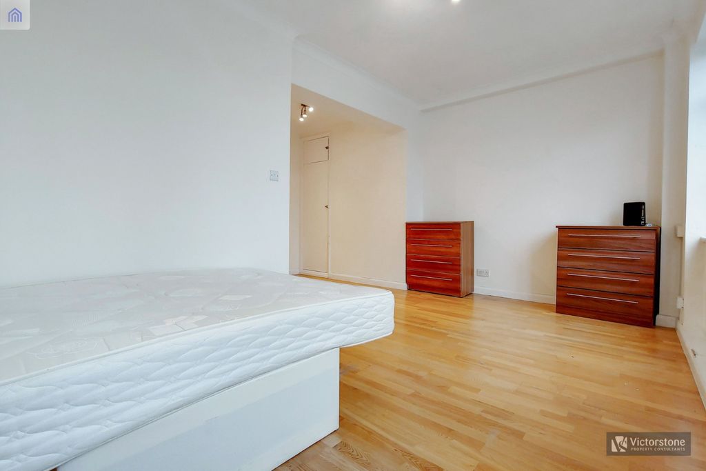 Property photo 3 of 9 2176324