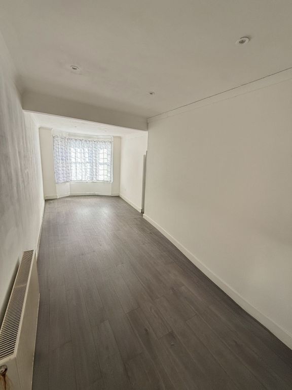 Property photo 1 of 7 To Let €“ 3 Bedroom End Of Terrace House €“ £2,500 Pcm €“ Ha2