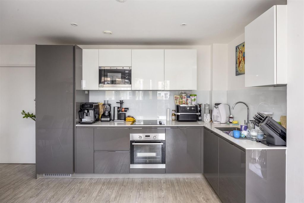Property photo 2 of 14 Embankment House, Flat 37-003.Jpg