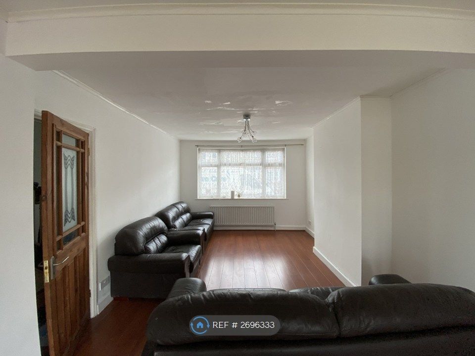 Property photo 3 of 10 Living Room