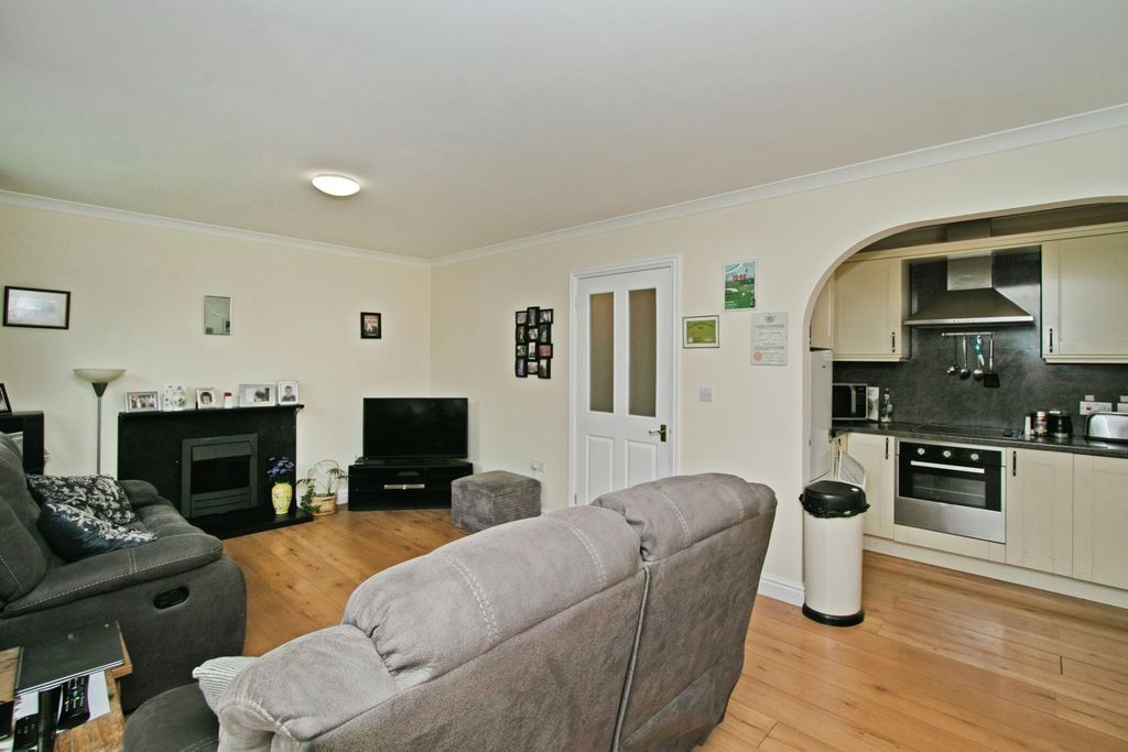 Property photo 3 of 17