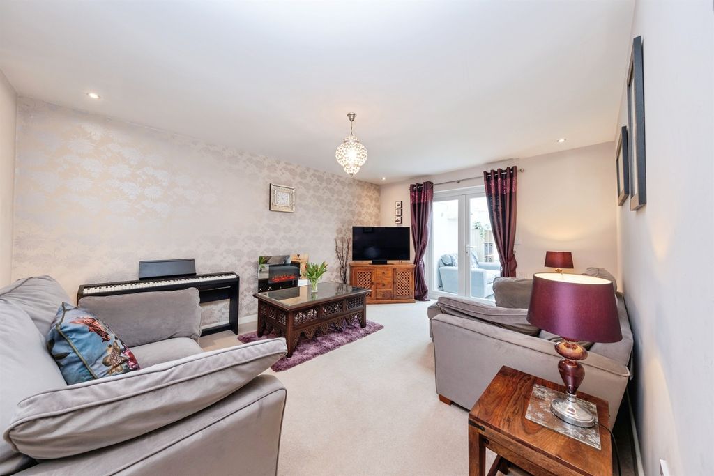 Property photo 2 of 20