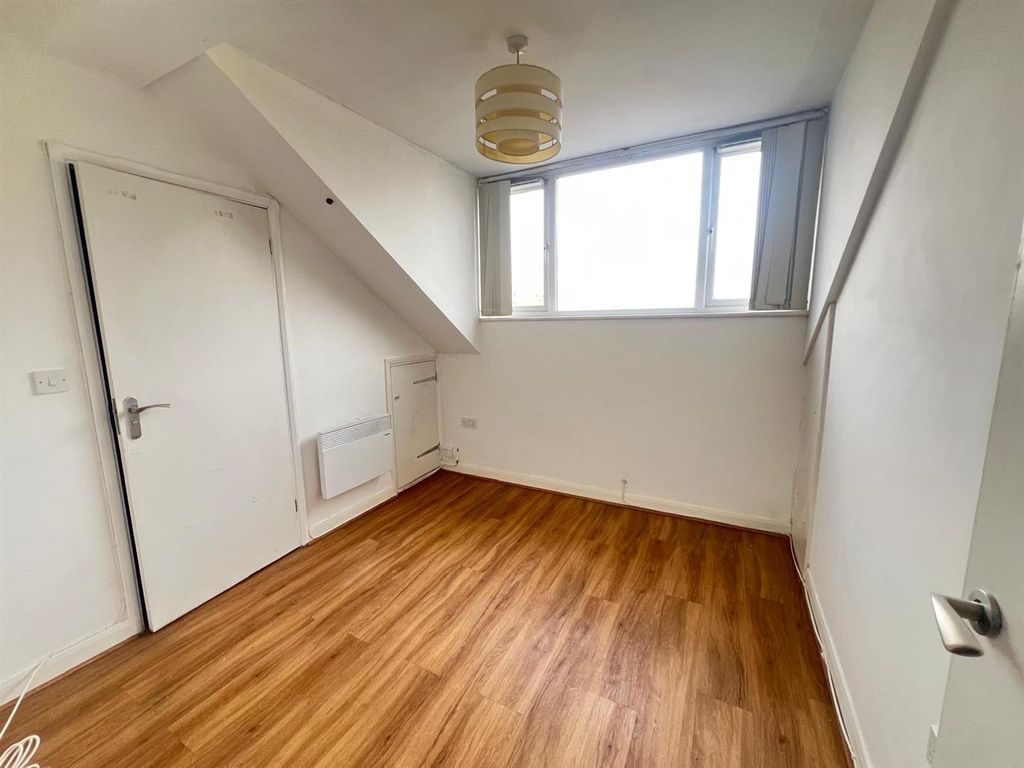 Property photo 3 of 6 Photo-2025-10-29-14-09-59 (3).Jpg