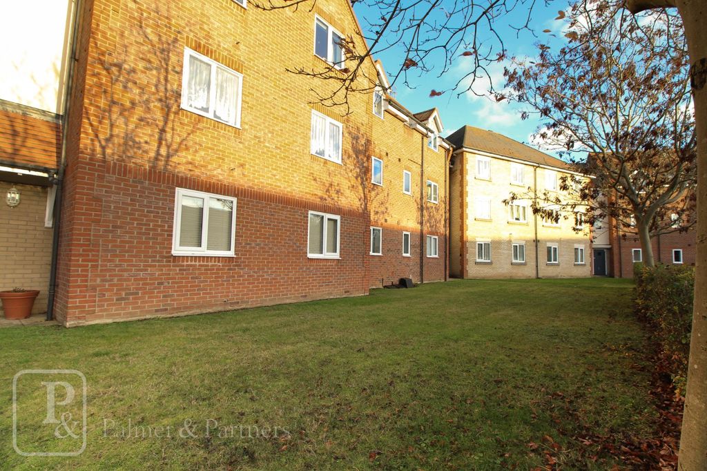 Property photo 1 of 7 External