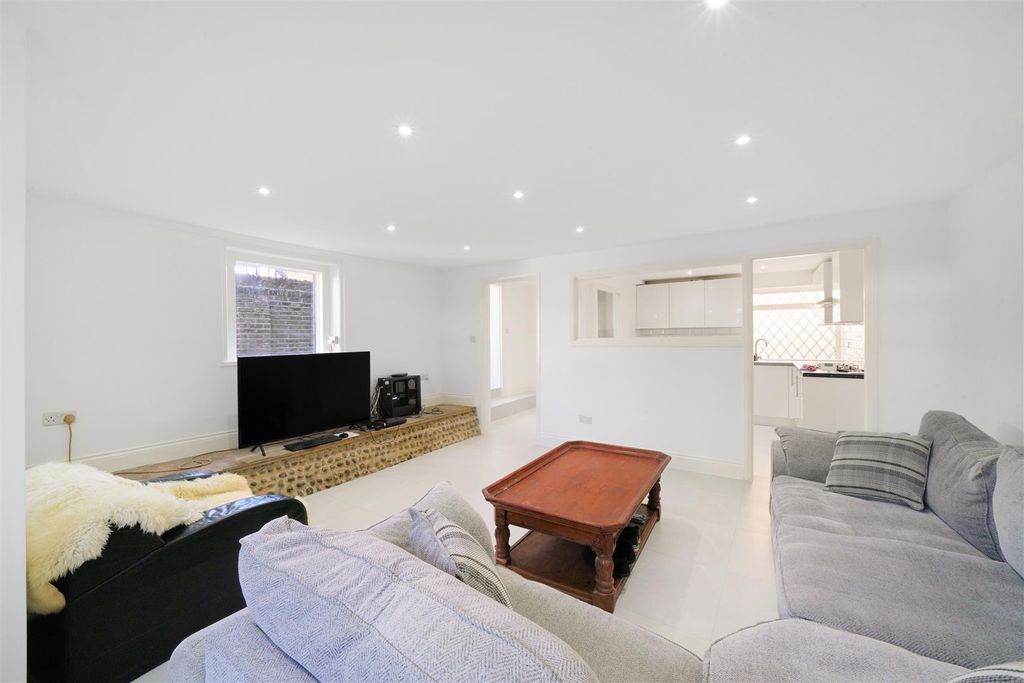 Property photo 3 of 13 16A Elms Lane - Unmongj1Ur0F920Nnitw.Jpg