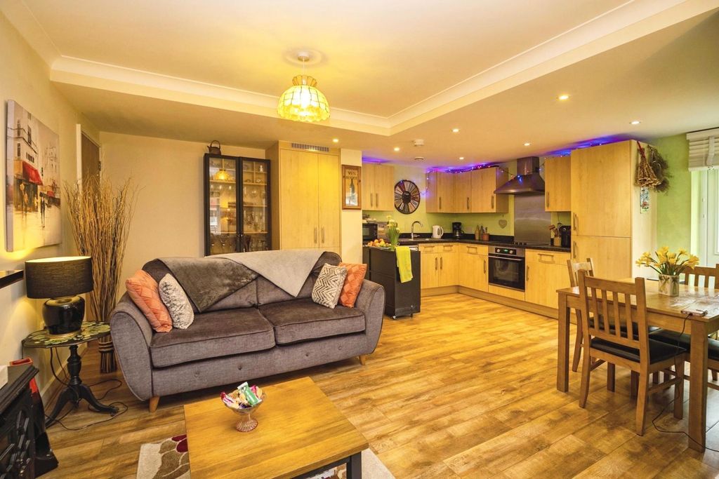 Property photo 2 of 19 Pbox-Img.Jpg