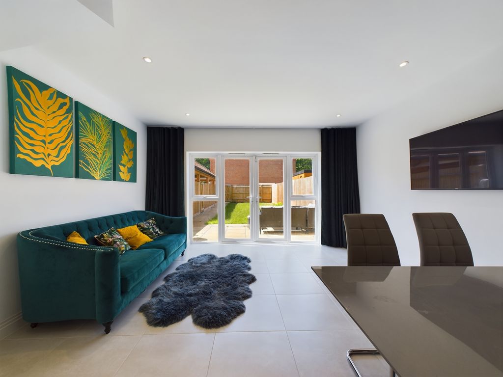 Property photo 3 of 19 Cam02136G0-Pr0018-Still020