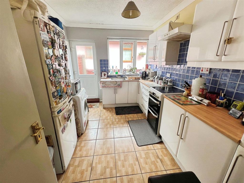 Property photo 3 of 13 Kitchen