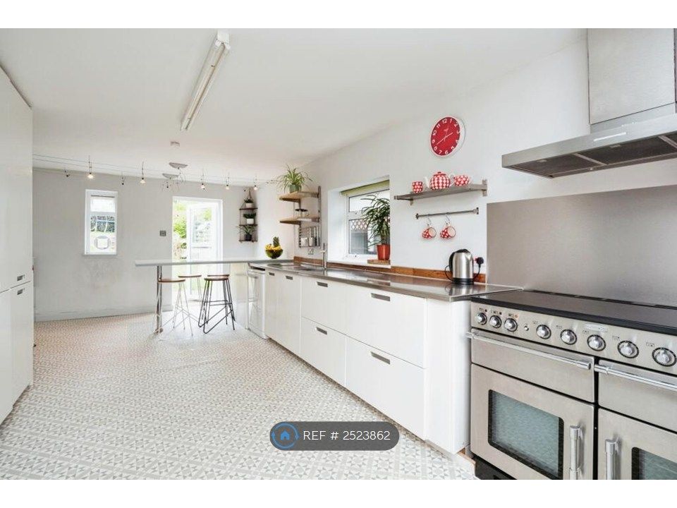 Property photo 3 of 20 Kitchen