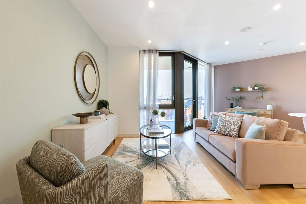 Property photo 3 of 36 Living/Kitchen