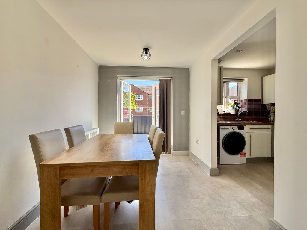 Property photo 3 of 16 Dining Area