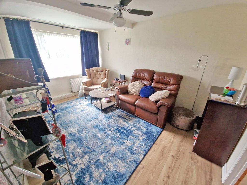 Property photo 2 of 24 Lounge.Jpg