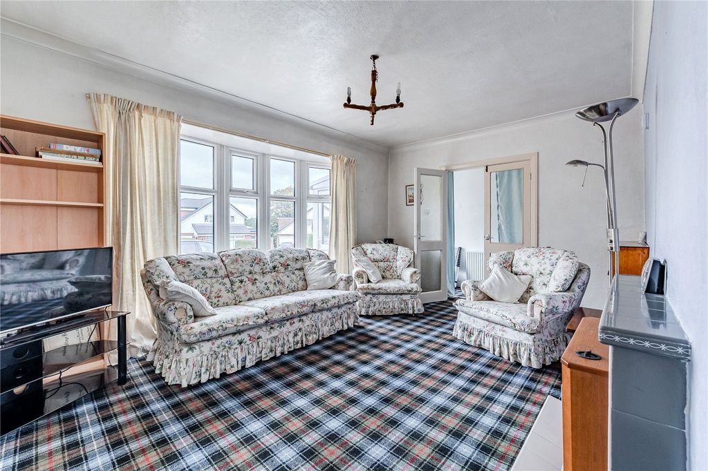 Property photo 2 of 13 Lounge