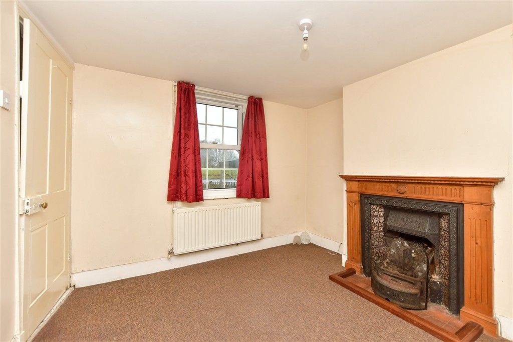 Property photo 3 of 13 Lounge