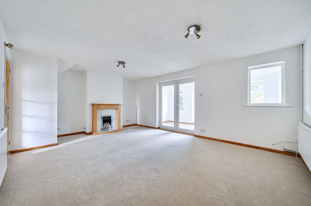 Property photo 2 of 12 1468250-9-6A21F62...